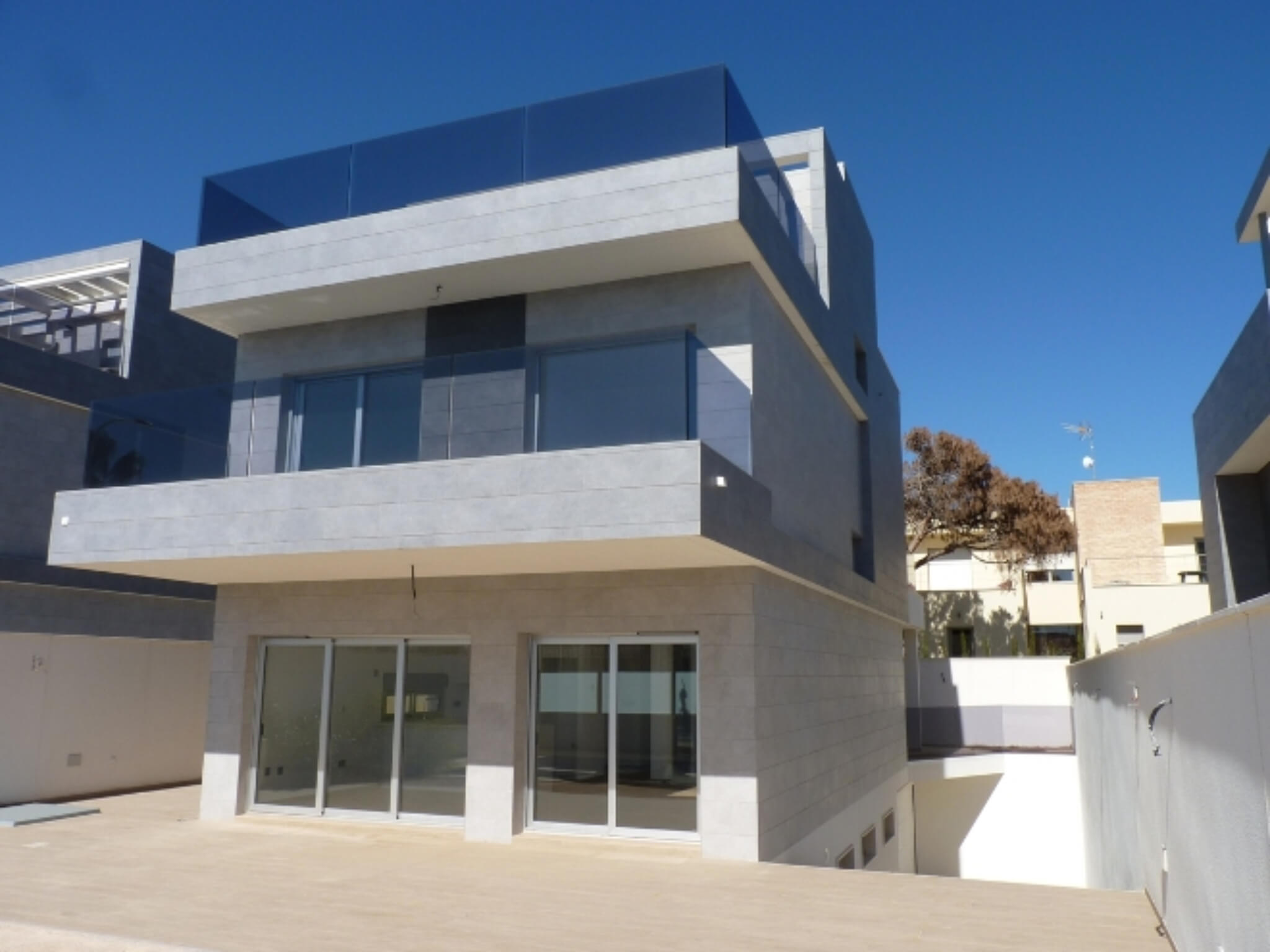 
Villa de 5 dormitorios en venta en Pilar de la Horadada, Alicante