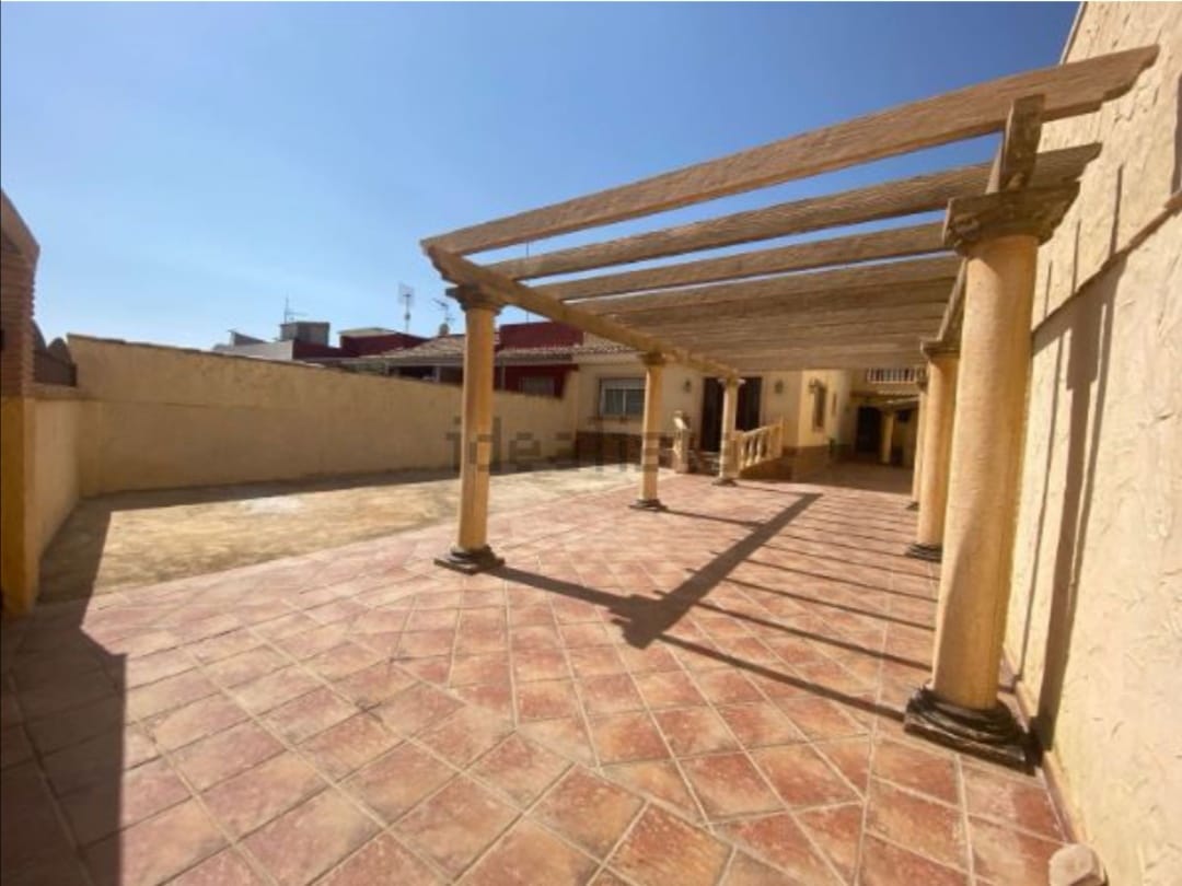 
Chalet de 3 dormitorios en venta en Pilar de la Horadada, Alicante